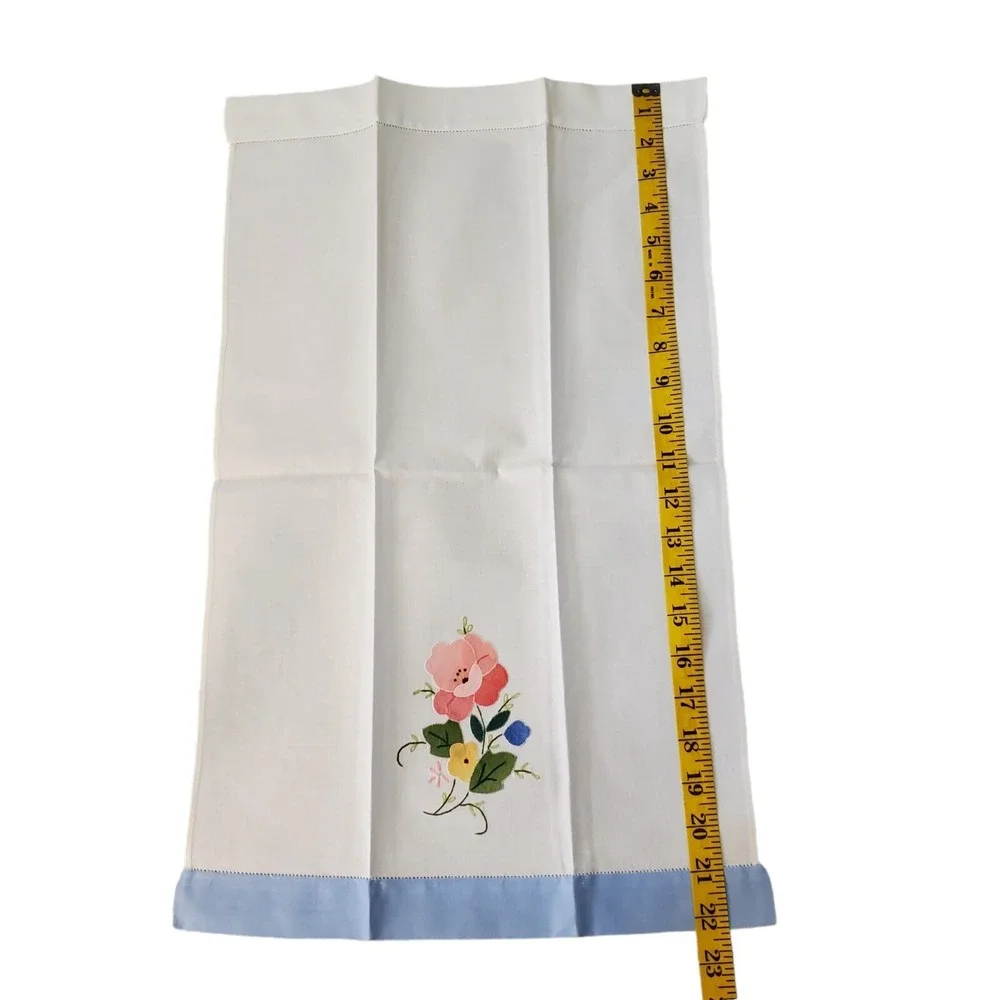 Vintage Hand Embroidered Floral Applique Linen Hand Towels 2 W/ Blue‎ Border